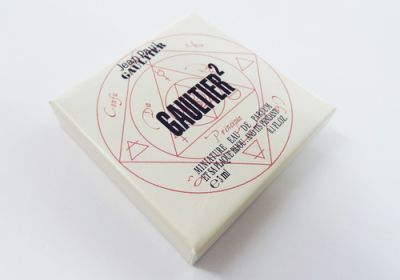 Scatola con coperchio per cometici